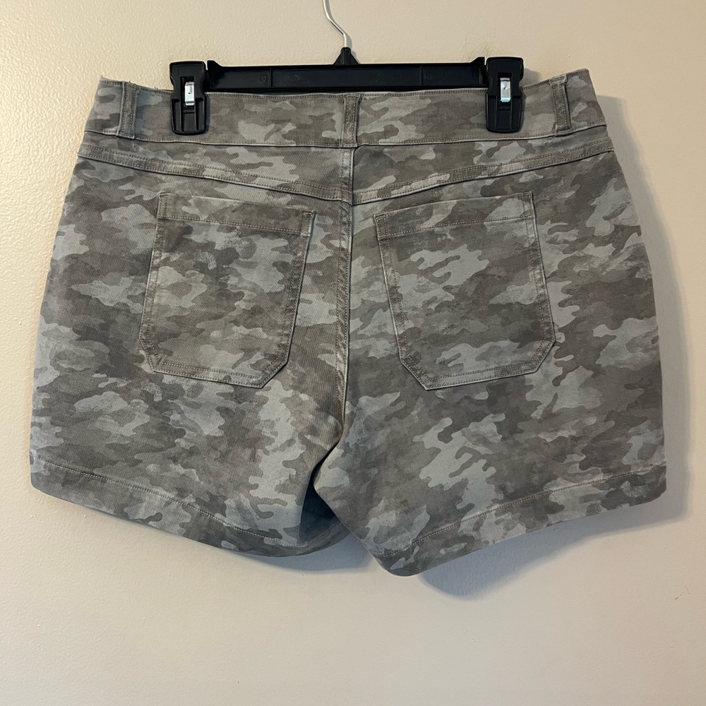 SPANX Stretch Twill Short Women’s Size L Stone Wash Camo 5” Inseam Beach Summer - Picture 4 of 13